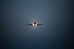 Подробнее о статье У пассажирского самолета во время полета отказал двигатель