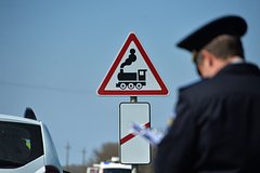 Подробнее о статье Автокран врезался в пассажирский поезд в российском регионе